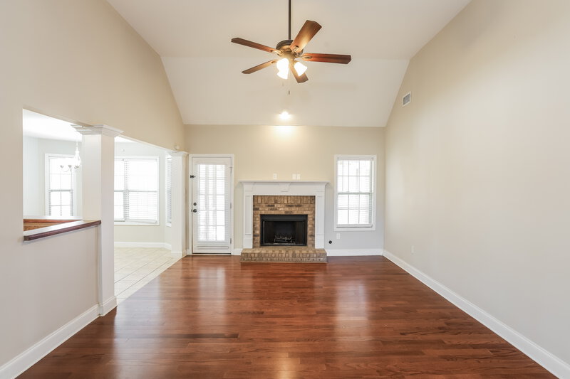 2,335/Mo, 303 Surrey Ct Bremen, GA 30110 Living Room View 2