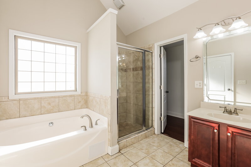 2,335/Mo, 303 Surrey Ct Bremen, GA 30110 Main Bathroom View