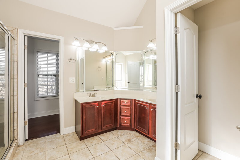 2,335/Mo, 303 Surrey Ct Bremen, GA 30110 Main Bathroom View 2
