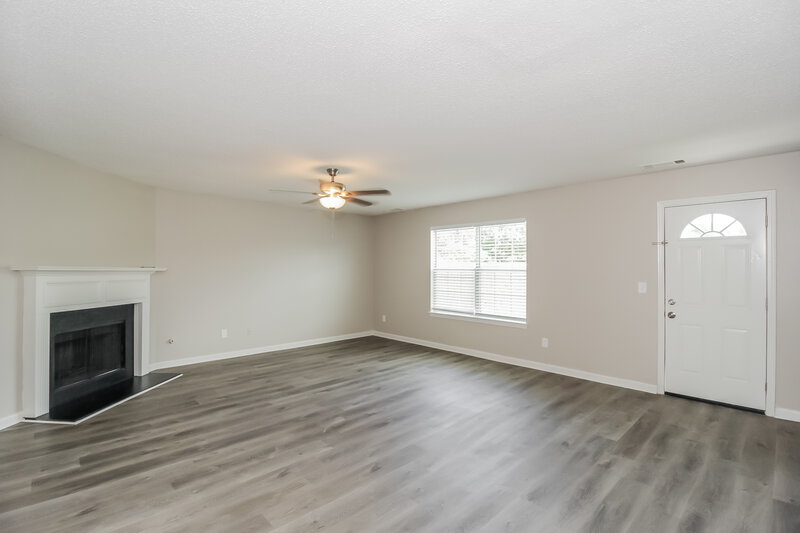 2,405/Mo, 4246 Holliday Rd Atlanta, GA 30349 Living Room View 2