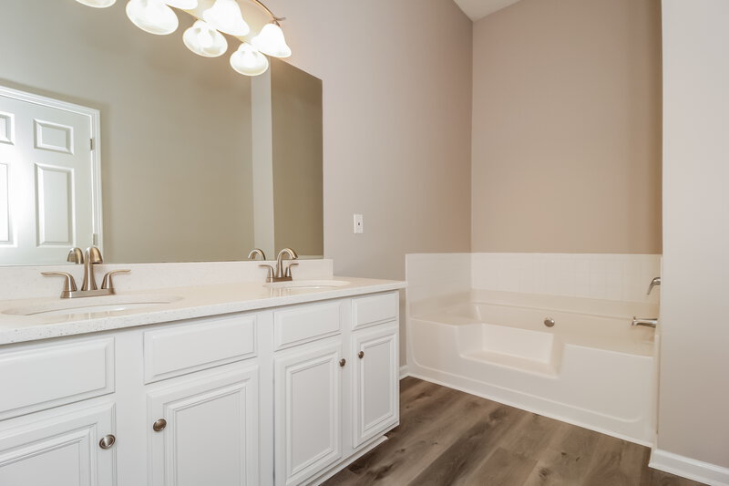 2,405/Mo, 4246 Holliday Rd Atlanta, GA 30349 Main Bathroom View