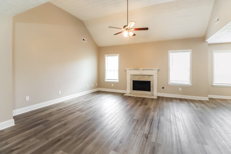 2,320/Mo, 160 Blue Smoke Trl Hampton, GA 30228 Living Room View