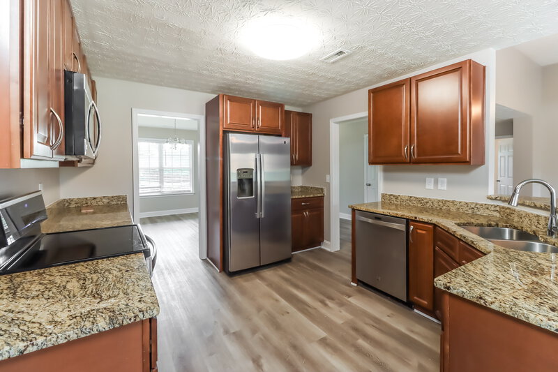 2,320/Mo, 160 Blue Smoke Trl Hampton, GA 30228 Kitchen View