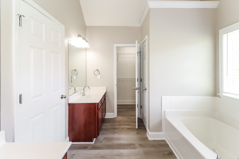 2,320/Mo, 160 Blue Smoke Trl Hampton, GA 30228 Main Bathroom View