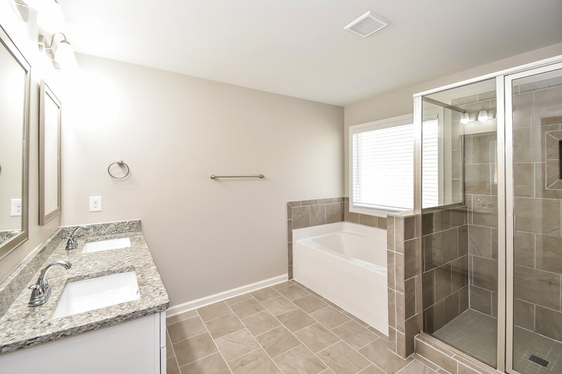 3,330/Mo, 378 Gladys Dr Bremen, GA 30110 Main Bathroom View