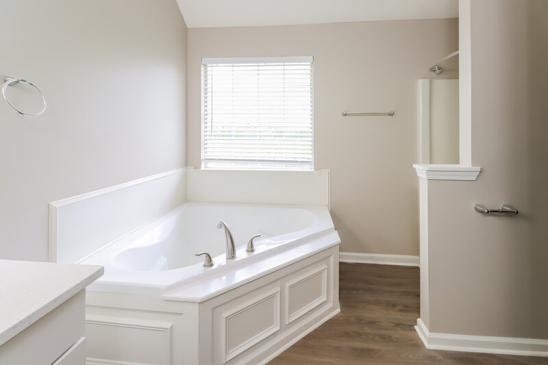 2,215/Mo, 964 Field View Dr McDonough, GA 30253 Main Bathroom View 2