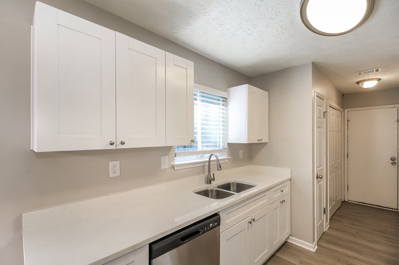 1,590/Mo, 108 Julie Ln Stockbridge, GA 30281 Kitchen View 2