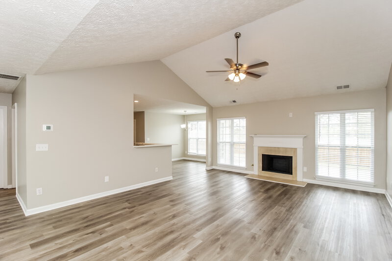 2,180/Mo, 20 Tavern Grn Dallas, GA 30157 Living Room View 2