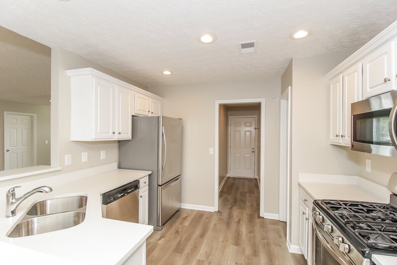 2,180/Mo, 20 Tavern Grn Dallas, GA 30157 Kitchen View