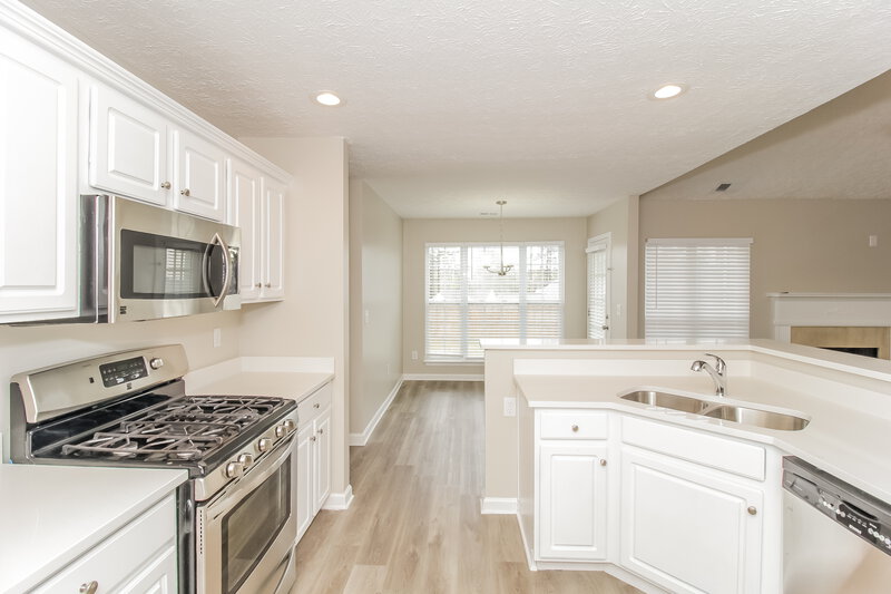 2,180/Mo, 20 Tavern Grn Dallas, GA 30157 Kitchen View 2