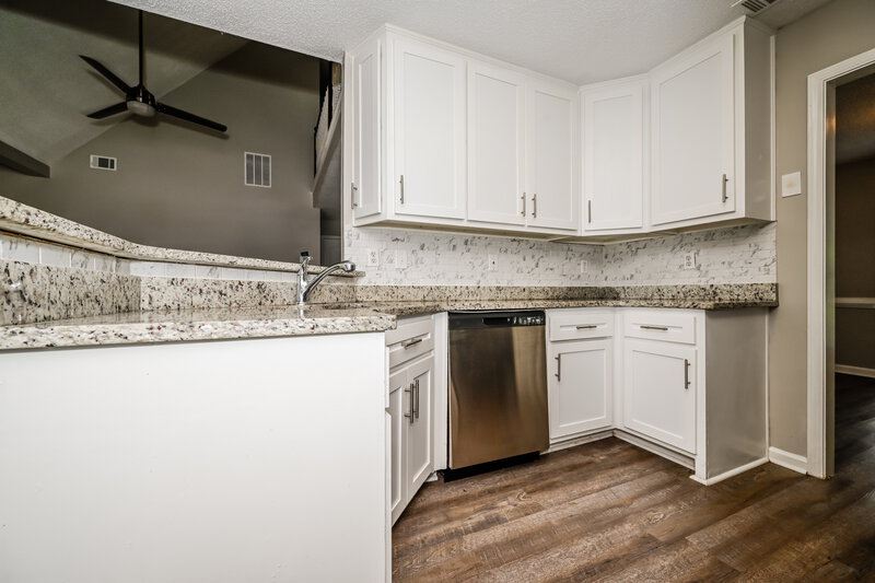 0/Mo, 254 Hillandale Dr Stockbridge, GA 30281 Kitchen View 2