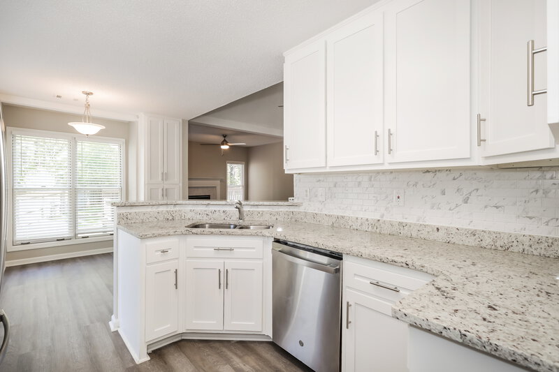 3,470/Mo, 254 Hillandale Dr Stockbridge, GA 30281 Kitchen View 2