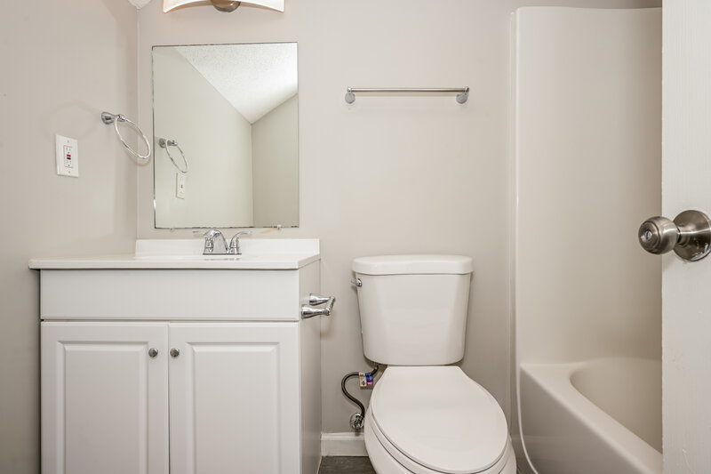 0/Mo, 254 Hillandale Dr Stockbridge, GA 30281 Bathroom View