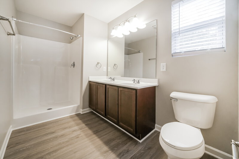 1,895/Mo, 42 Everette Cir Cartersville, GA 30120 Main Bathroom View