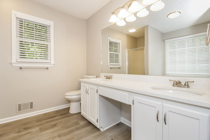 2,000/Mo, 237 Vienna Way Douglasville, GA 30134 Main Bathroom View