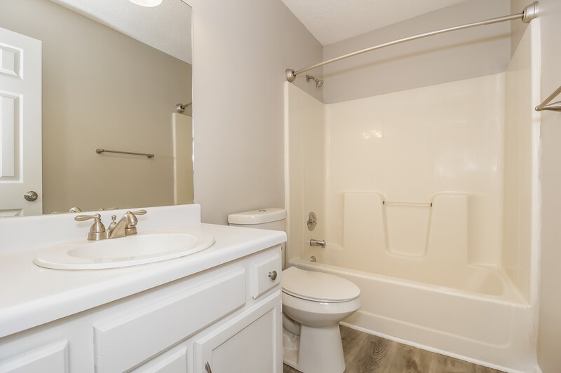 2,000/Mo, 237 Vienna Way Douglasville, GA 30134 Bathroom View