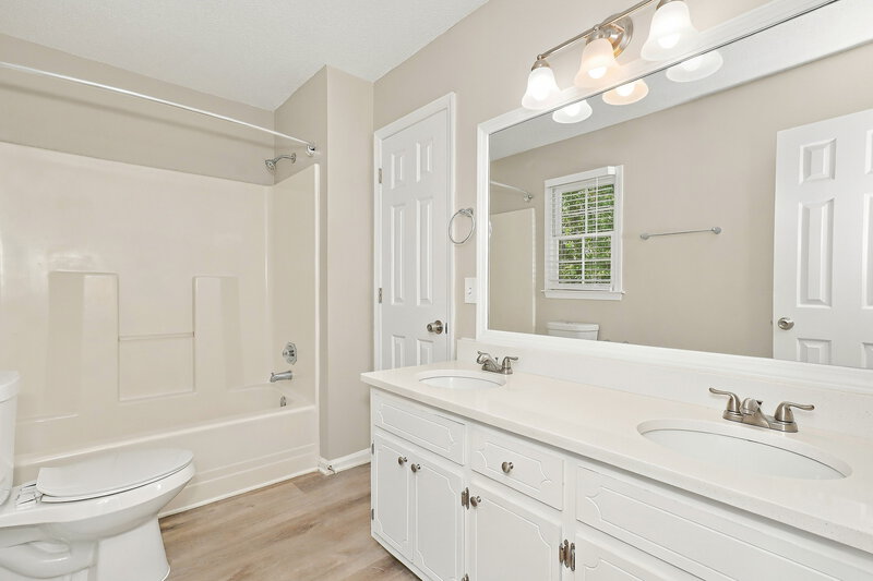 2,300/Mo, 5902 Bridgemont Pl NW Acworth, GA 30101 Bathroom View