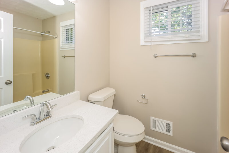 2,425/Mo, 3427 Highway 16 E Sharpsburg, GA 30277 Bathroom View