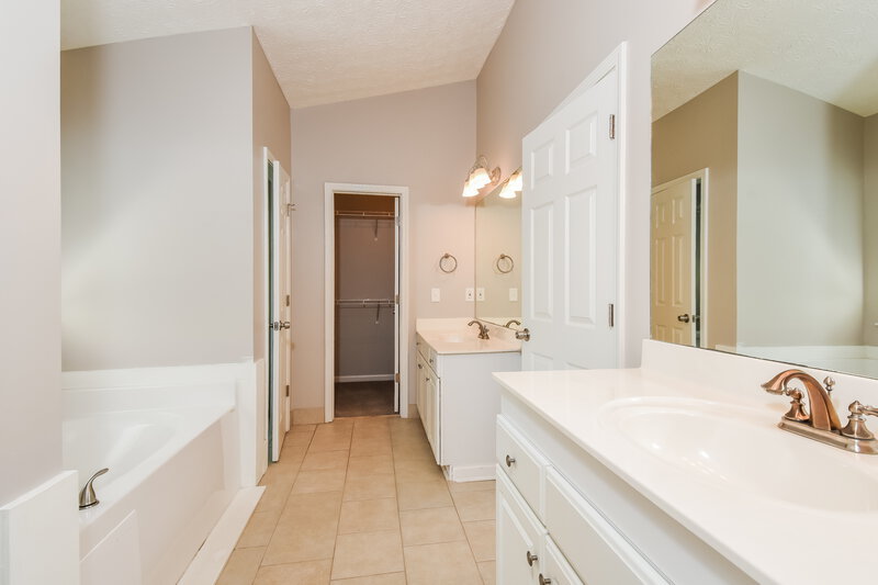 2,425/Mo, 1924 Westover Ln NW Kennesaw, GA 30152 Main Bathroom View