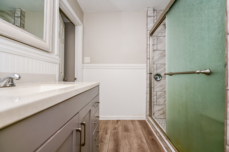 1,900/Mo, 1315 Dorsey St SW Atlanta, GA 30310 Main Bathroom View