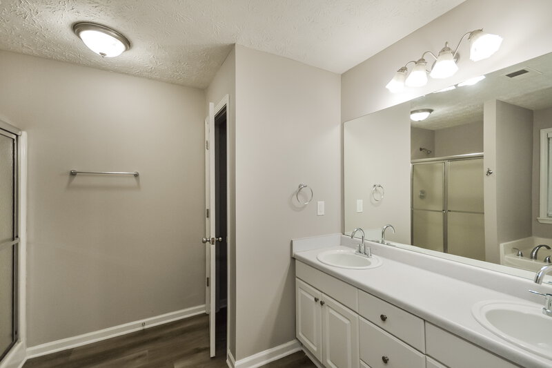 2,615/Mo, 609 Honey Creek Rd McDonough, GA 30252 Main Bathroom View