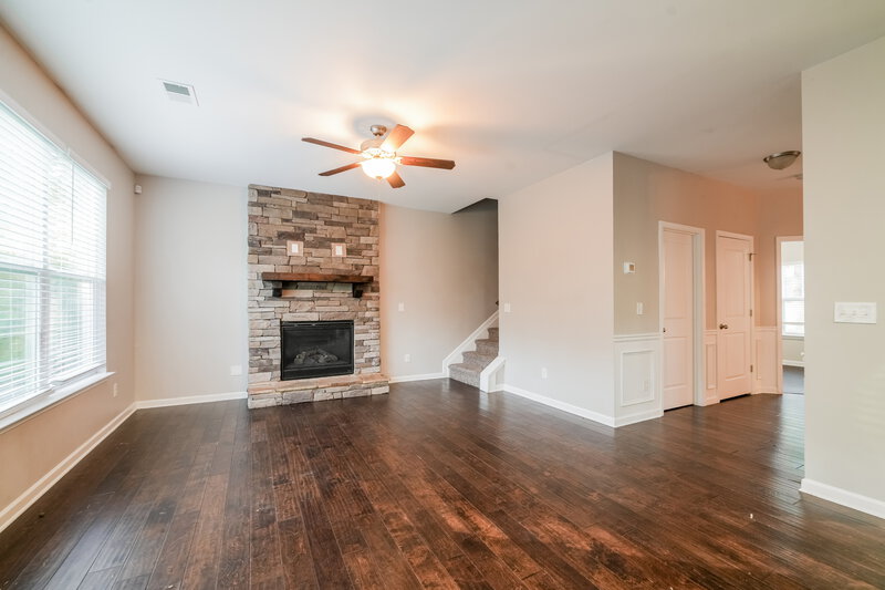 2,230/Mo, 4025 Tarnwood Pl Douglasville, GA 30135 Living Room View 2