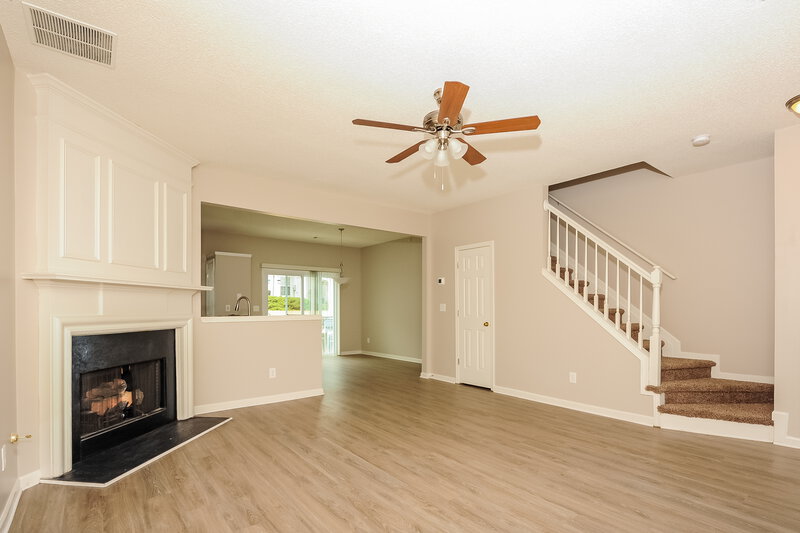 1,950/Mo, 10900 Wittenridge Dr Lot E2 Alpharetta, GA 30022 Living Room View 2