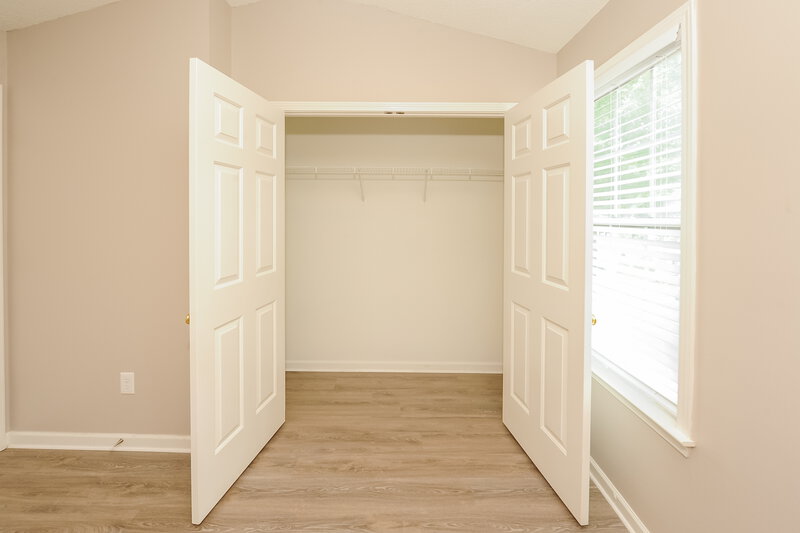 1,950/Mo, 10900 Wittenridge Dr Lot E2 Alpharetta, GA 30022 Bedroom View 2