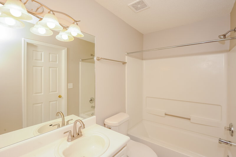 1,950/Mo, 10900 Wittenridge Dr Lot E2 Alpharetta, GA 30022 Bathroom View