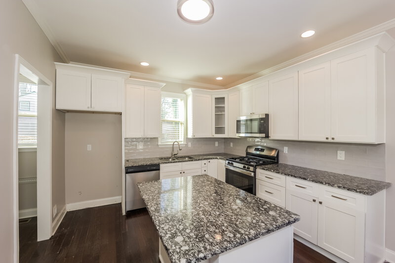 2,030/Mo, 1863 Phillips Ave East Point, GA 30344 Kitchen View