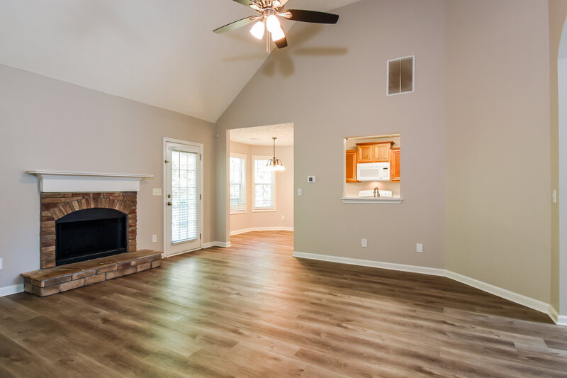 2,560/Mo, 20 Autumn Dr Bremen, GA 30110 Living Room View