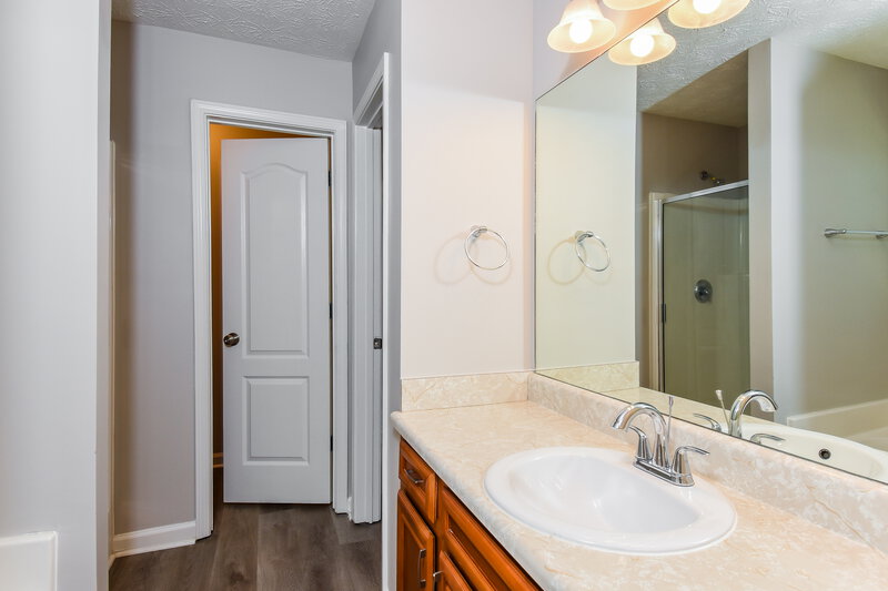 2,560/Mo, 20 Autumn Dr Bremen, GA 30110 Main Bathroom View