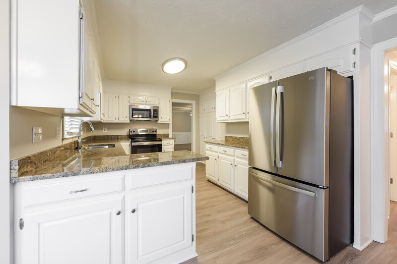 2,975/Mo, 231 Amsterdam Dr SW Lilburn, GA 30047 Kitchen View