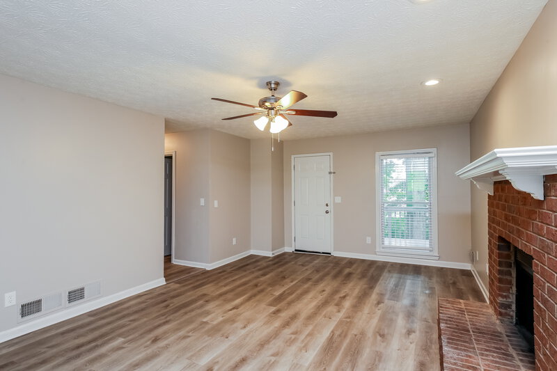 2,190/Mo, 1655 Rambling Woods Dr Lawrenceville, GA 30043 Living Room View 4