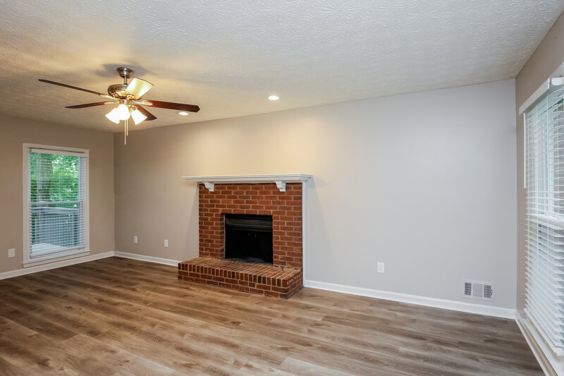 2,190/Mo, 1655 Rambling Woods Dr Lawrenceville, GA 30043 Living Room View 5