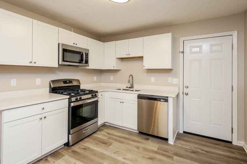 2,190/Mo, 1655 Rambling Woods Dr Lawrenceville, GA 30043 Kitchen View