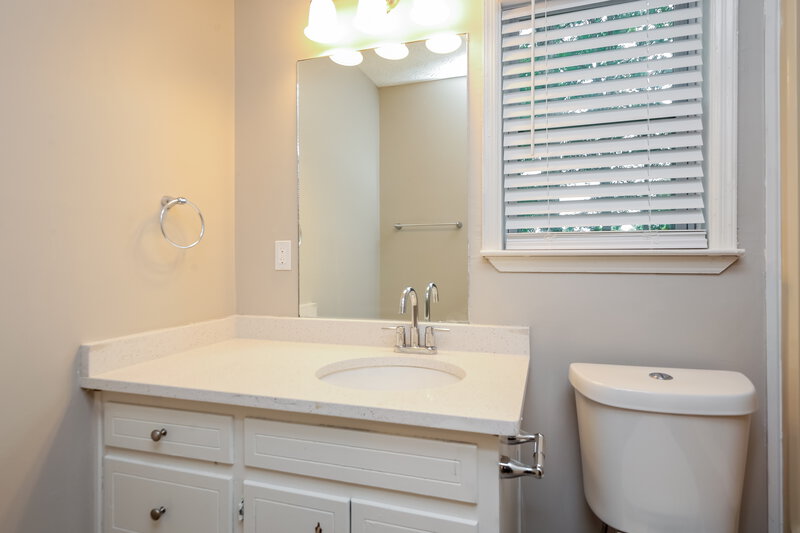 2,190/Mo, 1655 Rambling Woods Dr Lawrenceville, GA 30043 Bathroom View