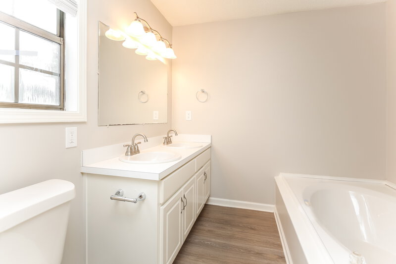 2,290/Mo, 2768 Bold Springs Rd Dacula, GA 30019 Main Bathroom View