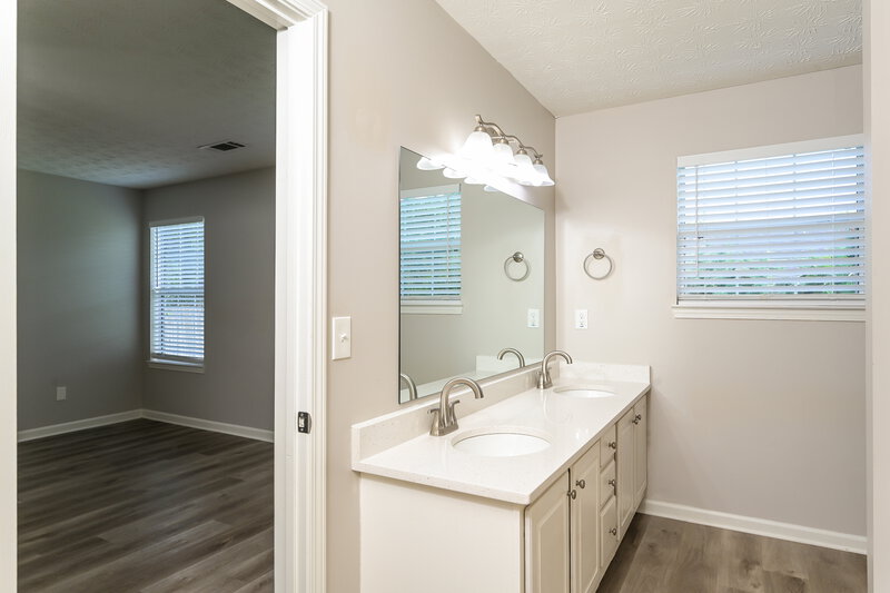 2,365/Mo, 3208 Bradford Pear Dr Buford, GA 30519 Main Bathroom View