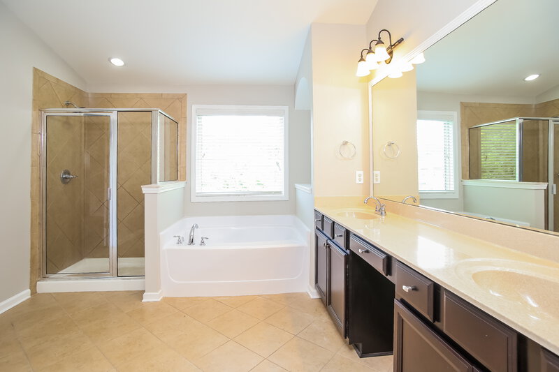 2,710/Mo, 3647 Archgate Ct Alpharetta, GA 30004 Main Bathroom View