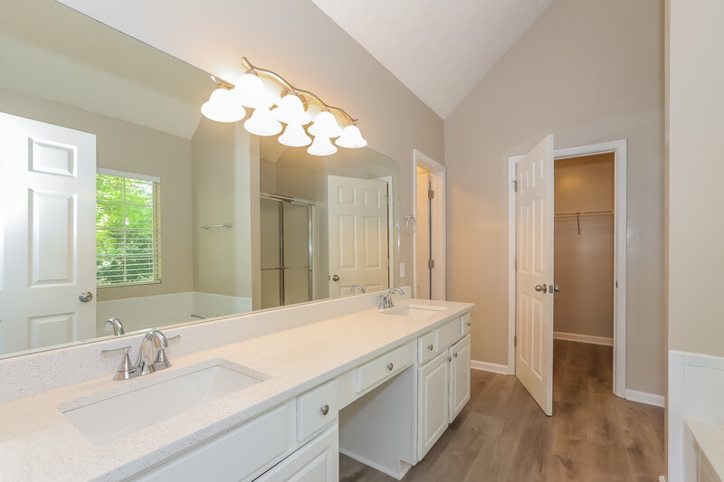 3,300/Mo, 597 Briar Run Ct Loganville, GA 30052 Main Bathroom View