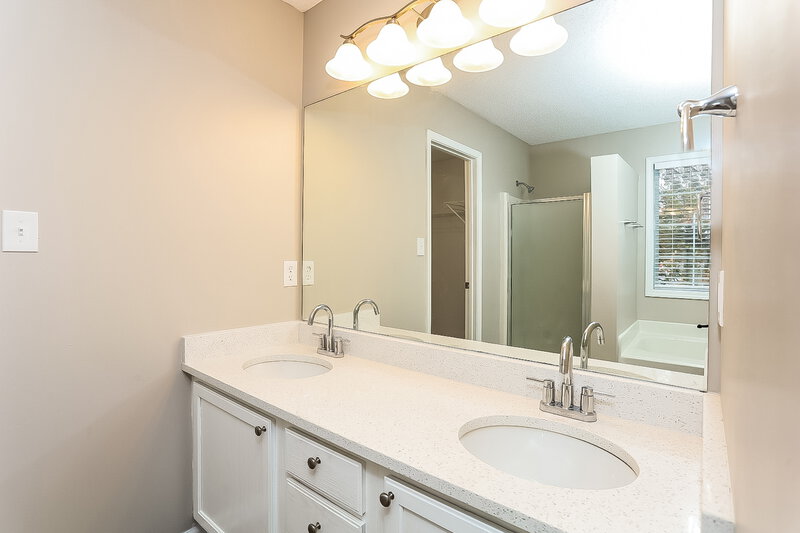 1,985/Mo, 11144 Chelsea Ln Hampton, GA 30228 Main Bathroom View