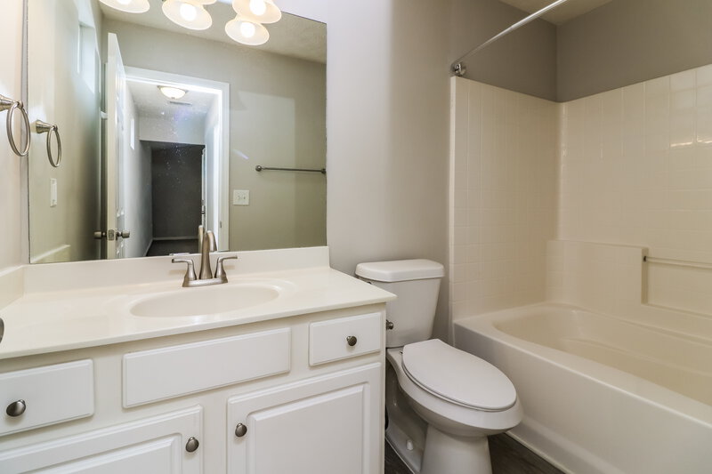 1,970/Mo, 141 Oak Grove Pl Acworth, GA 30102 Main Bathroom View