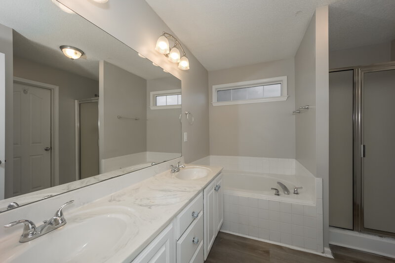 3,710/Mo, 30 Mosswood Ln Newnan, GA 30265 Main Bathroom View