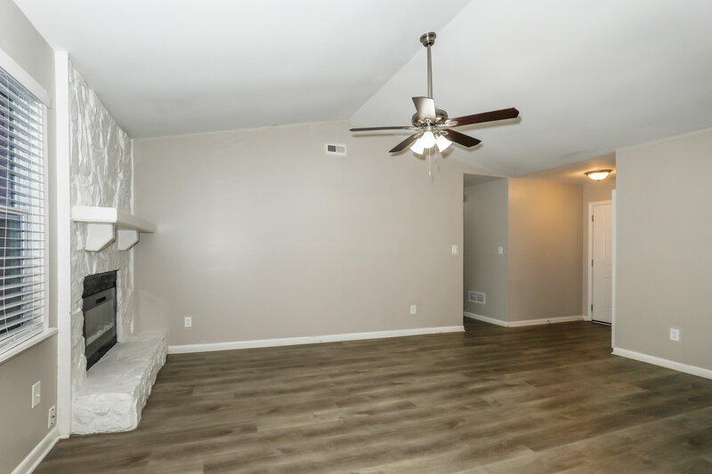 2,220/Mo, 102 Dove Rise Peachtree City, GA 30269 Living Room View