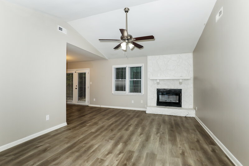 2,220/Mo, 102 Dove Rise Peachtree City, GA 30269 Living Room View 2