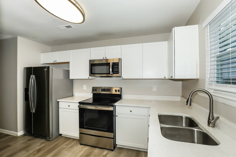 2,220/Mo, 102 Dove Rise Peachtree City, GA 30269 Kitchen View