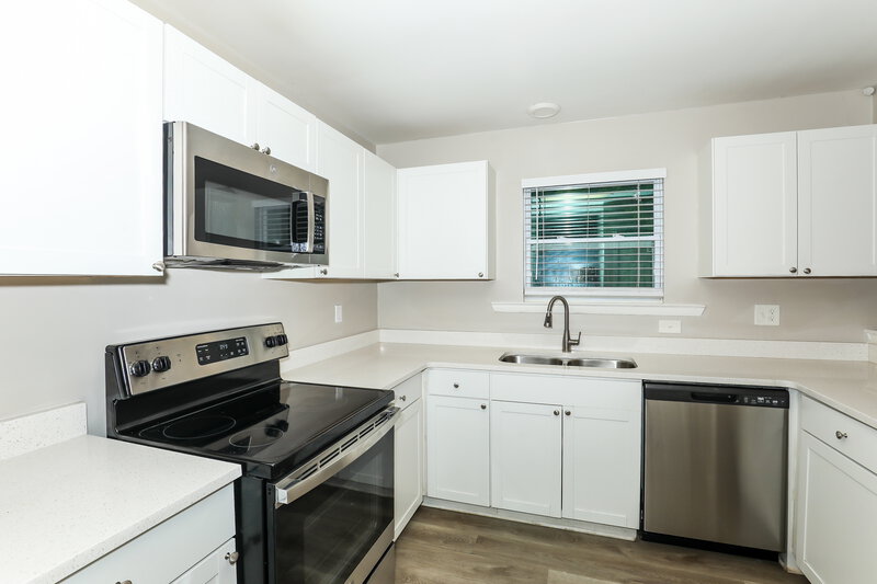 2,220/Mo, 102 Dove Rise Peachtree City, GA 30269 Kitchen View 2