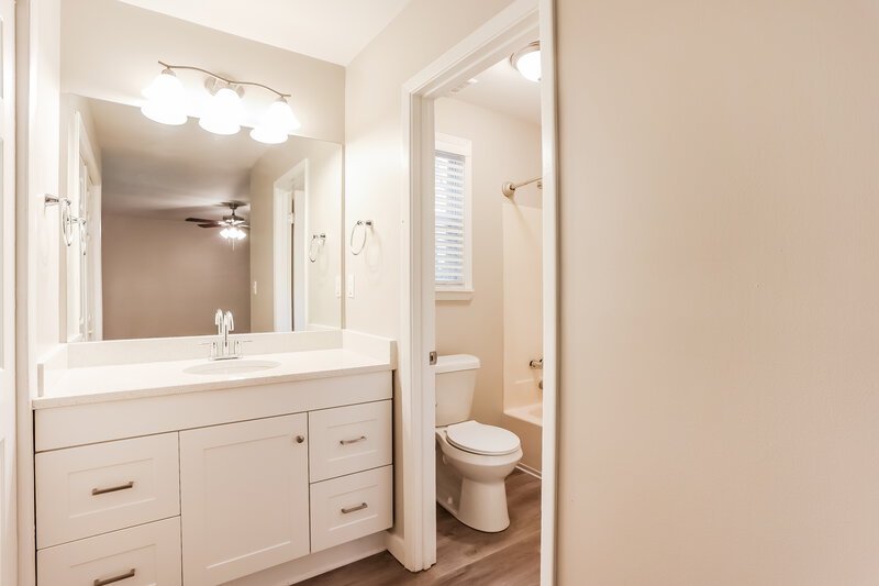 2,205/Mo, 102 Dove Rise Peachtree City, GA 30269 Bathroom View