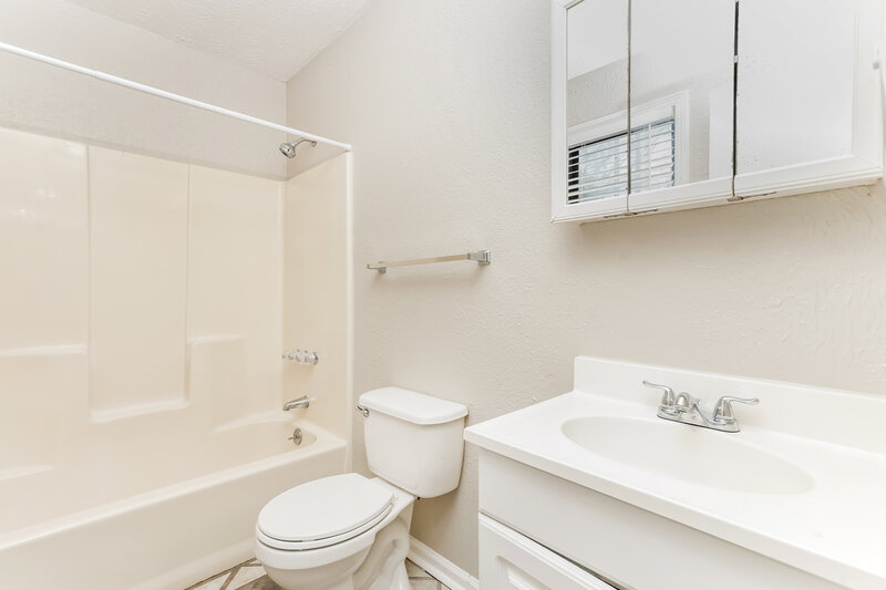 1,725/Mo, 4031 Cindy Dr Douglasville, GA 30135 Main Bathroom View